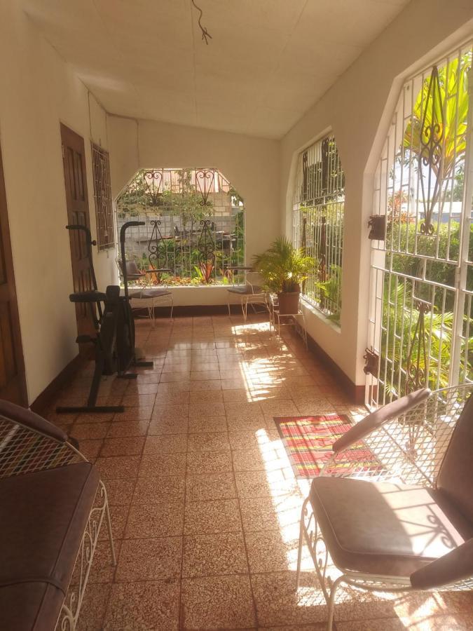 15 Min From The Airport In Kingston Jamaica Apartment Exterior foto